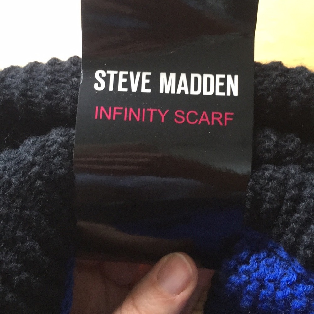 Steve Madden infinity scarf. - Picture 4 of 5